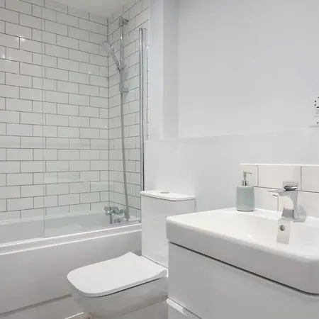 Stunning 2br Flat In The Centre Of *